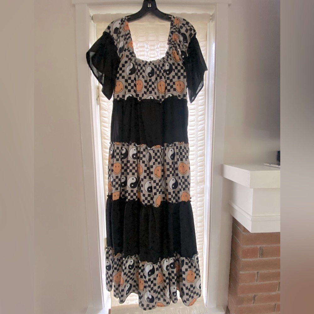 NWOT Dressed in LaLa Smiley Maxi Dress